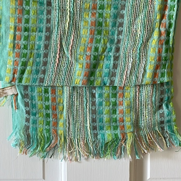 Beautiful Spring/Summer Lightweight Scarf - Picture 3 of 6